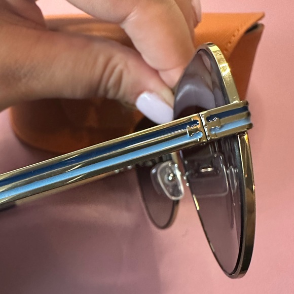 EUC Tory Burch Aviator Sunglasses with Case - Picture 3 of 4